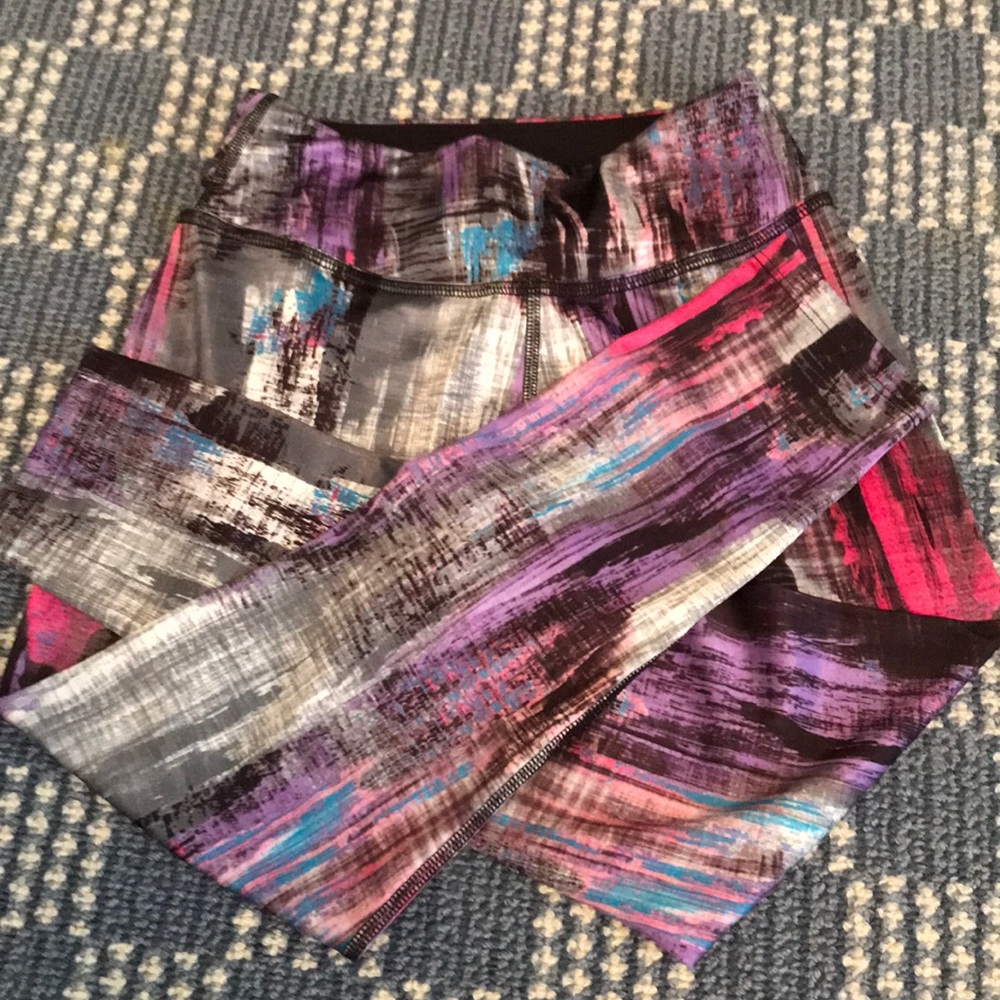 Beyond Yoga Cropped/Capri Muticolor Legging